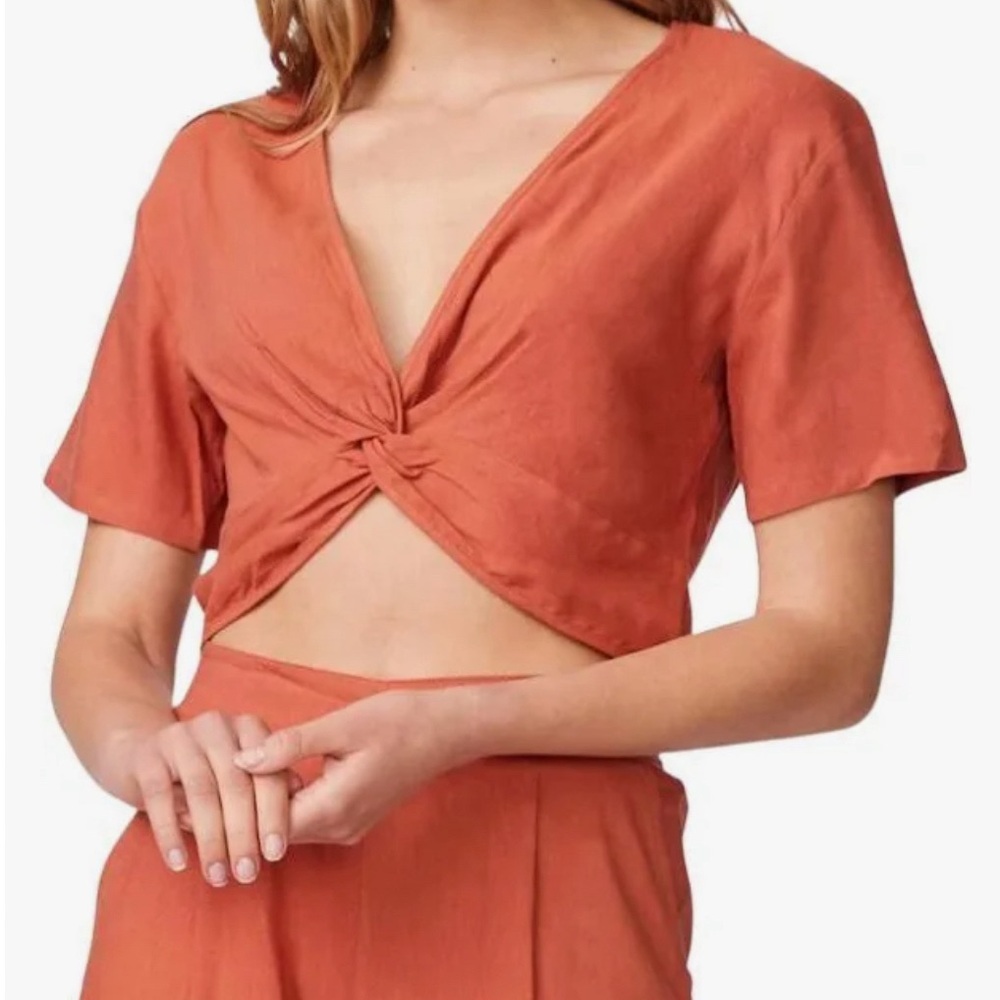 Monrow Linen Front Twist Top In Faded Rust Size L… - image 3